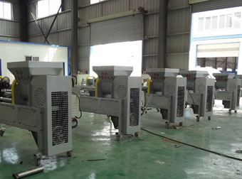 力信機械生產(chǎn)車間